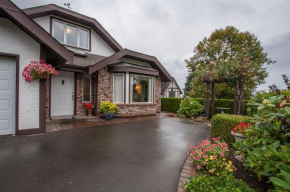 Laurel's Cottage by Elevate Rooms, Qualicum Beach